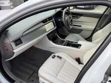 Jaguar XF d Portfolio