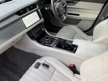 Jaguar XF d Portfolio