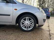 Ford Fiesta Style Climate