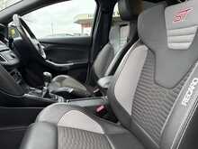 Ford Focus T EcoBoost ST-2