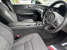 Volvo V60 B3 MHEV Momentum