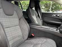 Volvo V60 B3 MHEV Momentum