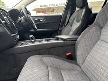 Volvo V60 B3 MHEV Momentum