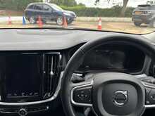 Volvo V60 B3 MHEV Momentum