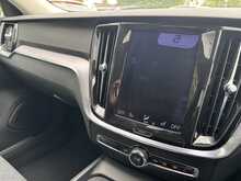Volvo V60 B3 MHEV Momentum