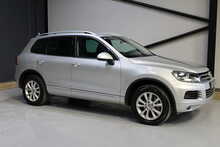 Volkswagen Touareg 3.0 TDI V6 BlueMotion Tech SE Tiptronic 4WD Euro 5 (s/s) 5dr
