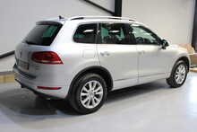 Volkswagen Touareg 3.0 TDI V6 BlueMotion Tech SE Tiptronic 4WD Euro 5 (s/s) 5dr