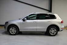Volkswagen Touareg 3.0 TDI V6 BlueMotion Tech SE Tiptronic 4WD Euro 5 (s/s) 5dr
