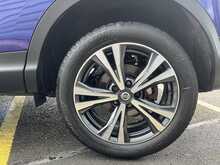 Nissan Qashqai 1.3 DIG-T N-Connecta SUV 5dr Petrol Manual Euro 6 (s/s) (140 ps) - U1040