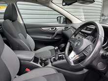 Nissan Qashqai 1.3 DIG-T N-Connecta SUV 5dr Petrol Manual Euro 6 (s/s) (140 ps) - U1040