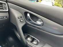 Nissan Qashqai 1.3 DIG-T N-Connecta SUV 5dr Petrol Manual Euro 6 (s/s) (140 ps) - U1040