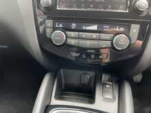 Nissan Qashqai 1.3 DIG-T N-Connecta SUV 5dr Petrol Manual Euro 6 (s/s) (140 ps) - U1040