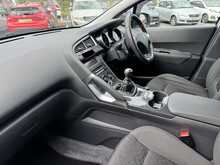 Peugeot 3008 1.2 PureTech Active SUV 5dr Petrol Manual Euro 6 (s/s) (130 ps) - U1077