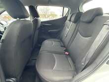 Vauxhall Viva 1.0i SE Hatchback 5dr Petrol Manual Euro 6 (a/c) (75 ps) - U1181