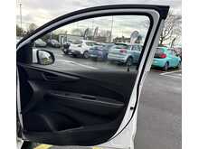 Vauxhall Viva 1.0i SE Hatchback 5dr Petrol Manual Euro 6 (a/c) (75 ps) - U1181