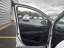 Vauxhall Viva 1.0i SE Hatchback 5dr Petrol Manual Euro 6 (a/c) (75 ps) - U1181