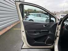 Renault Captur 0.9 TCe ENERGY Dynamique S Nav SUV 5dr Petrol Manual Euro 6 (s/s) (90 ps) - U1223