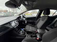Vauxhall Astra 1.6 CDTi BlueInjection SRi Nav Hatchback 5dr Diesel Manual Euro 6 (s/s) (136 ps) - U1237
