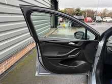 Vauxhall Astra 1.6 CDTi BlueInjection SRi Nav Hatchback 5dr Diesel Manual Euro 6 (s/s) (136 ps) - U1237