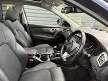 Nissan Qashqai 1.6 dCi Tekna SUV 5dr Diesel Manual 4WD Euro 6 (s/s) (130 ps) - U1322