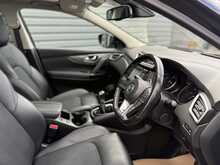 Nissan Qashqai 1.6 dCi Tekna SUV 5dr Diesel Manual 4WD Euro 6 (s/s) (130 ps) - U1322