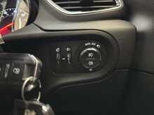 Vauxhall Grandland X 1.2 Turbo GPF SE SUV 5dr Petrol Manual Euro 6 (s/s) (130 ps) - U1365
