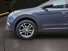 Hyundai Santa Fe 2.2 CRDi Blue Drive Premium SE SUV 5dr Diesel Manual 4WD Euro 6 (s/s) (7 Seat) (200 ps) - U1543