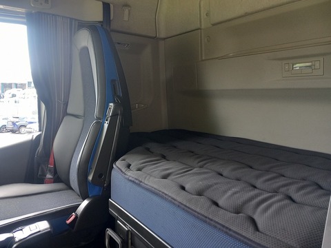  500 GT 3.8M LITE 6X2 *X LOW HEIGHT* FULL AIR* NAV*