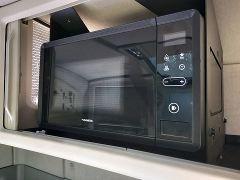 460 GT 4.1M 6X2 *LATEST MODEL* SAT NAV* MICROWAVE*