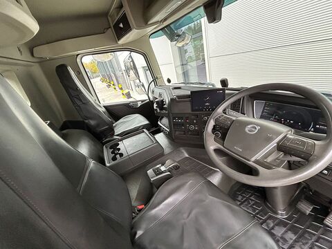 420 FMX Day Cab 8x4 Tipper **Thompson Steel Body Tipper**