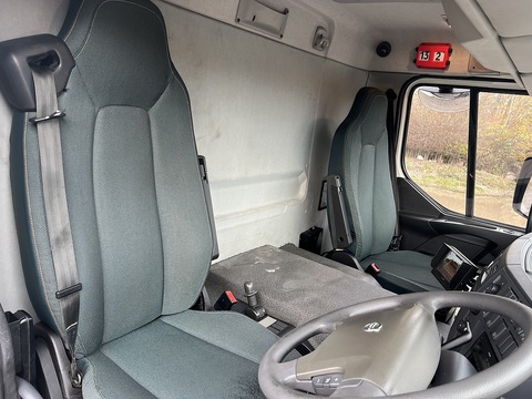 280 DAY CAB * MICRA CURTIAN SIDER * DHOLLANDIA CANTILEVER TAIL LIFT *