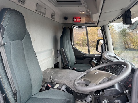 280 DAY CAB * MICRA CURTIAN SIDER * DHOLLANDIA CANTILEVER TAIL LIFT *