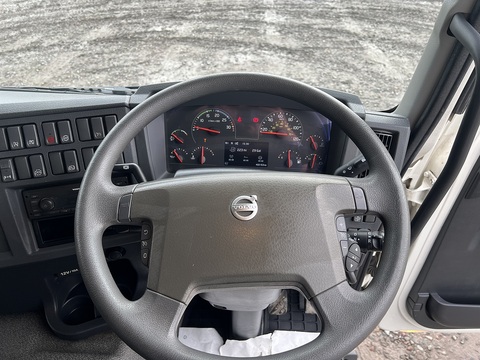 280 DAY CAB * MICRA CURTIAN SIDER * DHOLLANDIA CANTILEVER TAIL LIFT *