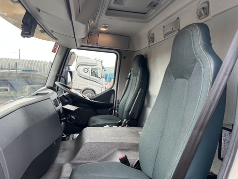 280 DAY CAB * MICRA CURTIAN SIDER * DHOLLANDIA CANTILEVER TAIL LIFT *