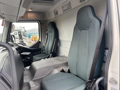 280 DAY CAB * MICRA CURTIAN SIDER * DHOLLANDIA CANTILEVER TAIL LIFT *