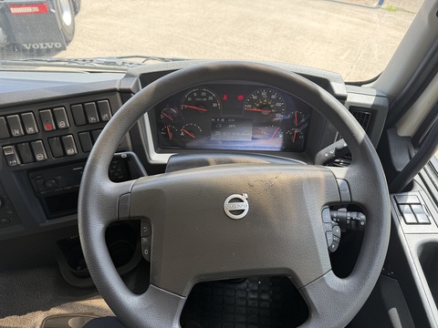 280 DAY CAB * MICRA CURTIAN SIDER * DHOLLANDIA CANTILEVER TAIL LIFT *