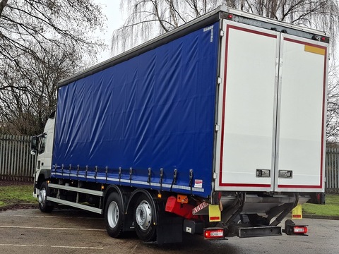 GT 330 26 Tonne Curtain Sider *Tuck Away Tail Lift*