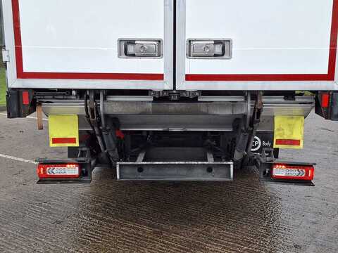 GT 330 26 Tonne Curtain Sider *Tuck Away Tail Lift*