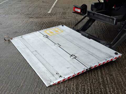 GT 330 26 Tonne Curtain Sider *Tuck Away Tail Lift*