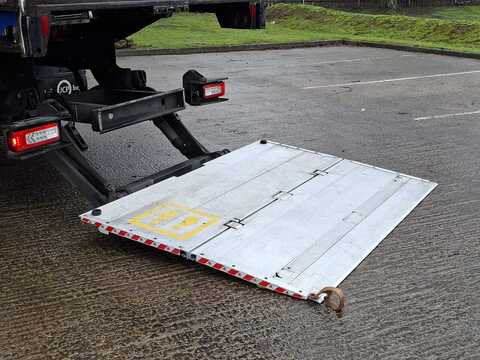 GT 330 26 Tonne Curtain Sider *Tuck Away Tail Lift*