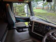 Volvo FM GT 330 26 Tonne Curtain Sider *Tuck Away Tail Lift* 
