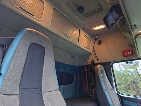 GT 330 26 Tonne Curtain Sider *Tuck Away Tail Lift*