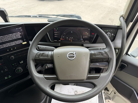 460 GT 4.1M 6X2 *LATEST MODEL* SAT NAV* MICROWAVE*