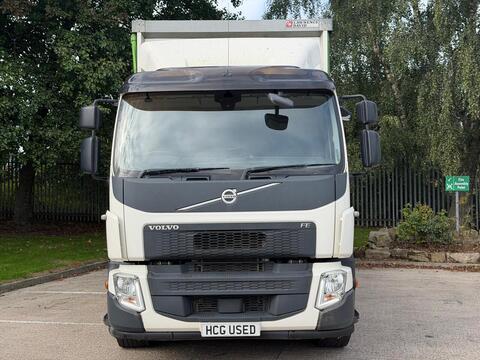 Volvo FE 320 Sleeper 6x2 Rigid 26T ** CURTAIN SIDE ** TAIL LIFT **