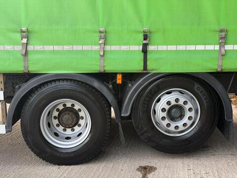 Volvo FE 320 Sleeper 6x2 Rigid 26T ** CURTAIN SIDE ** TAIL LIFT **