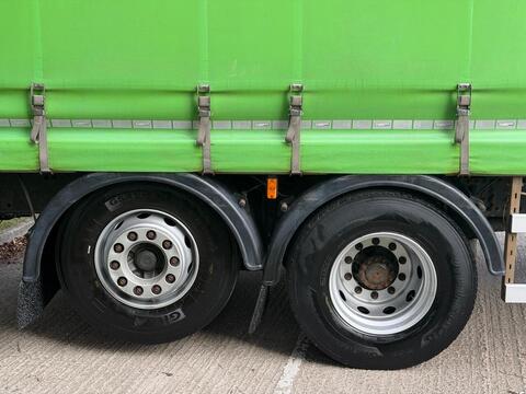 Volvo FE 320 Sleeper 6x2 Rigid 26T ** CURTAIN SIDE ** TAIL LIFT **