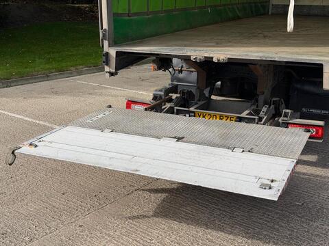 Volvo FE 320 Sleeper 6x2 Rigid 26T ** CURTAIN SIDE ** TAIL LIFT **