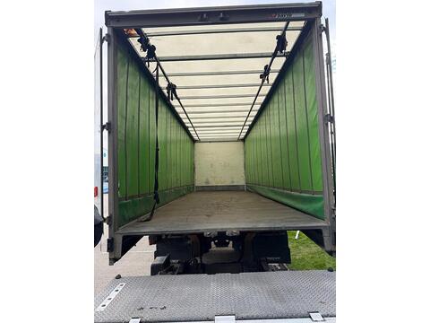 Volvo FE 320 Sleeper 6x2 Rigid 26T ** CURTAIN SIDE ** TAIL LIFT **