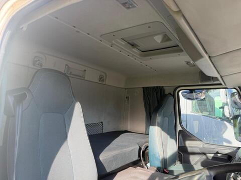 Volvo FE 320 Sleeper 6x2 Rigid 26T ** CURTAIN SIDE ** TAIL LIFT **