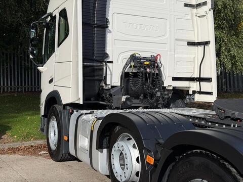 Globetrotter 13l 460 6x2 Tractor Unit 
